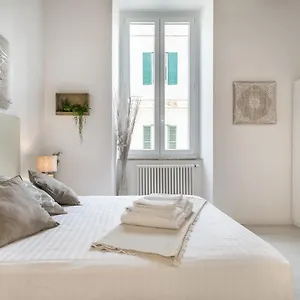 White Ostilia , Rome Italie